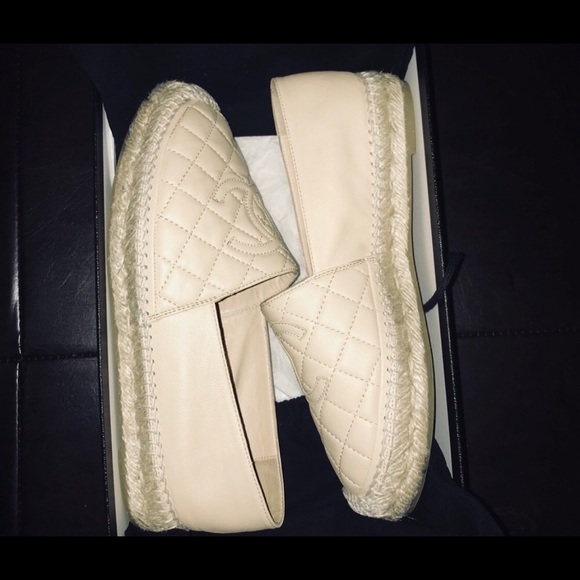 ❌SOLD❌ Chanel Lambskin Espadrilles w/Box 38 7.5 - Picture 2 of 2